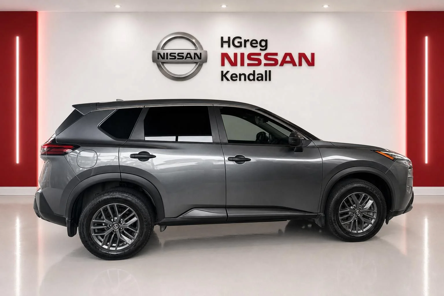 Used 2021 Gray Nissan S image 4