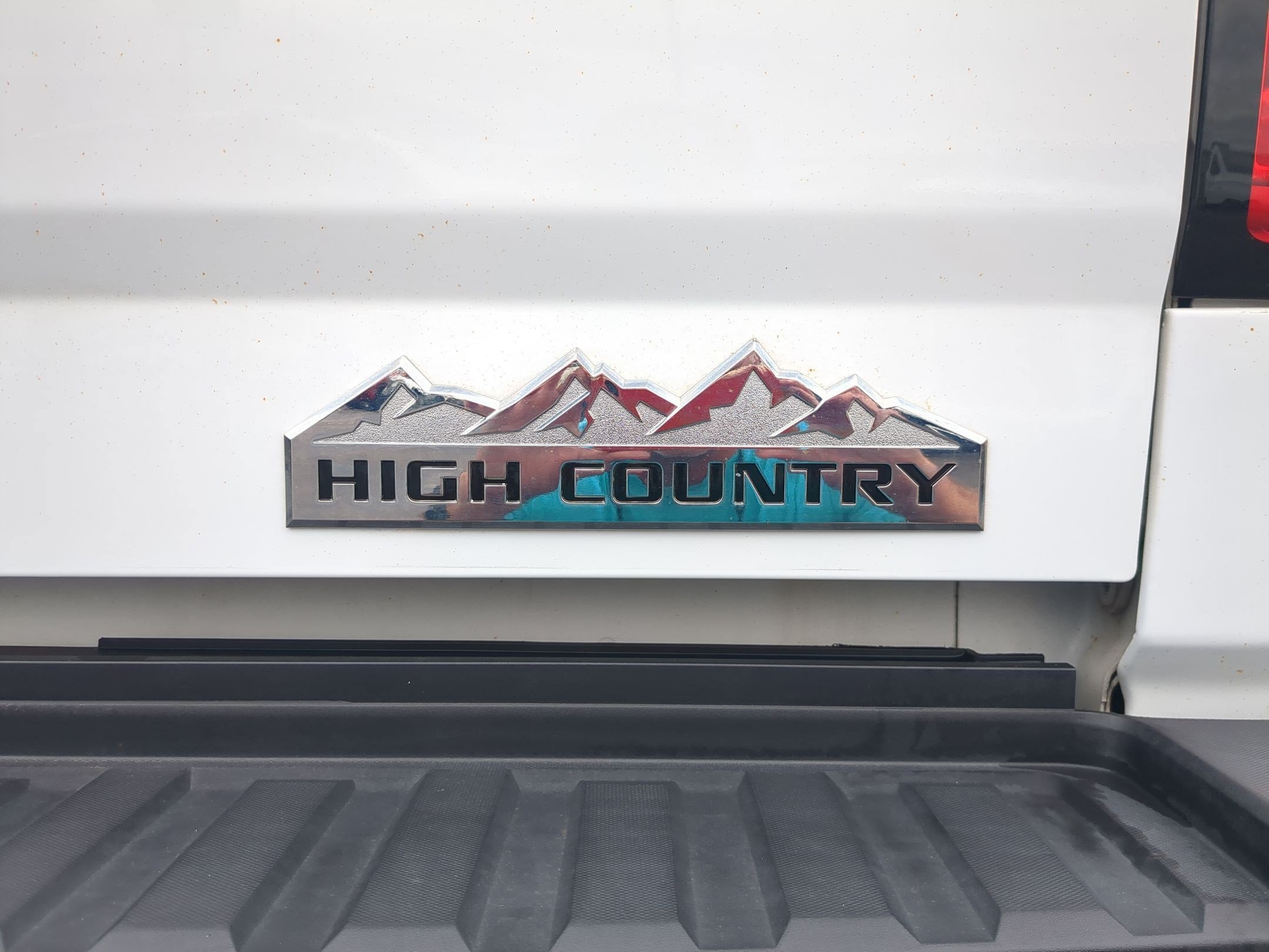 Used 2019 SUMMIT WHITE Chevrolet High Country image 13