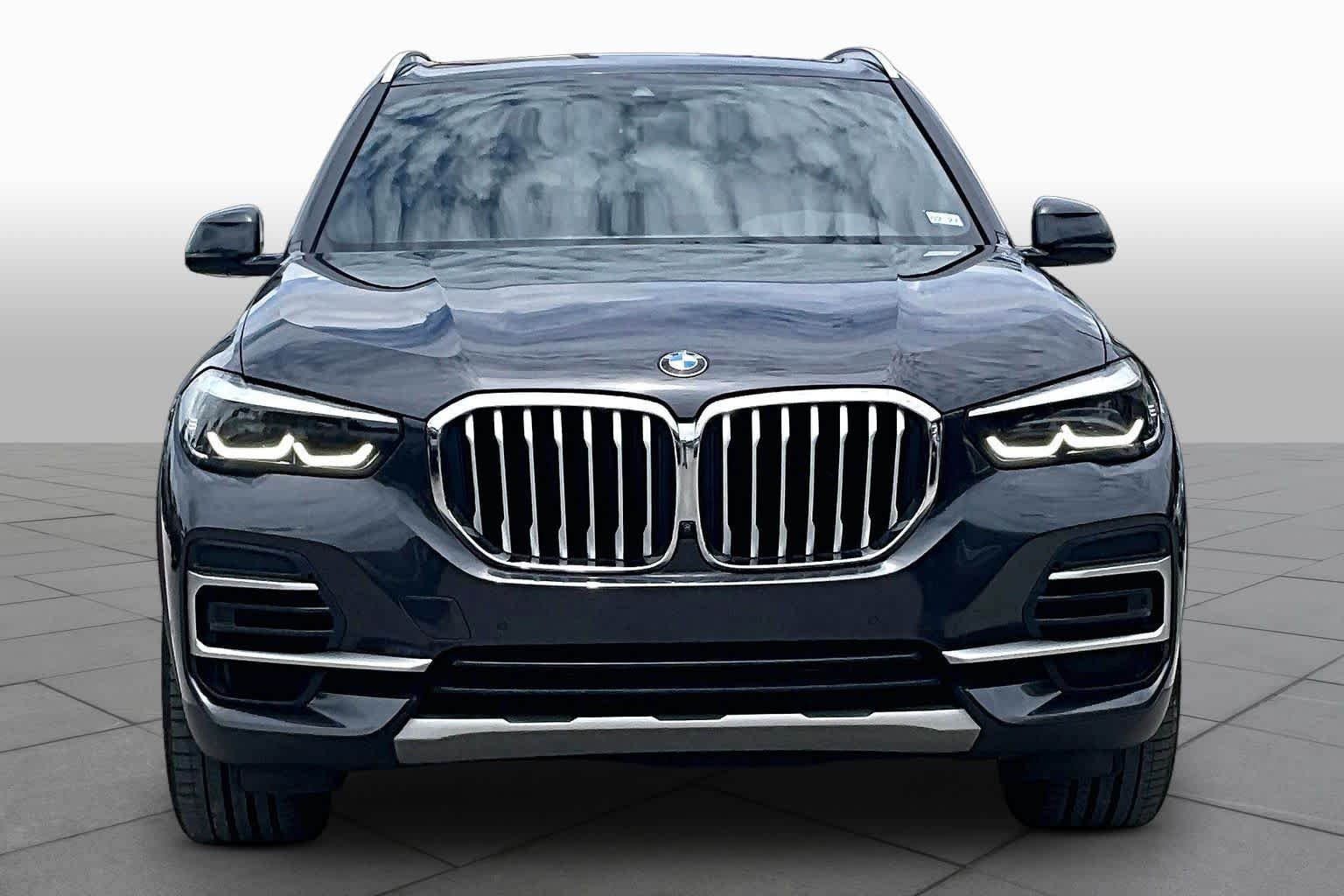 Used 2022 Dark Graphite Metallic BMW xDrive40i image 3