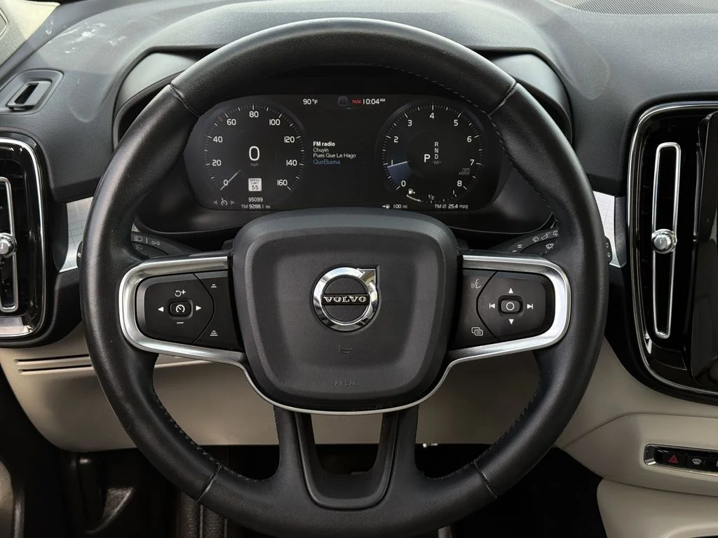 Used 2020 Black Volvo Momentum image 13