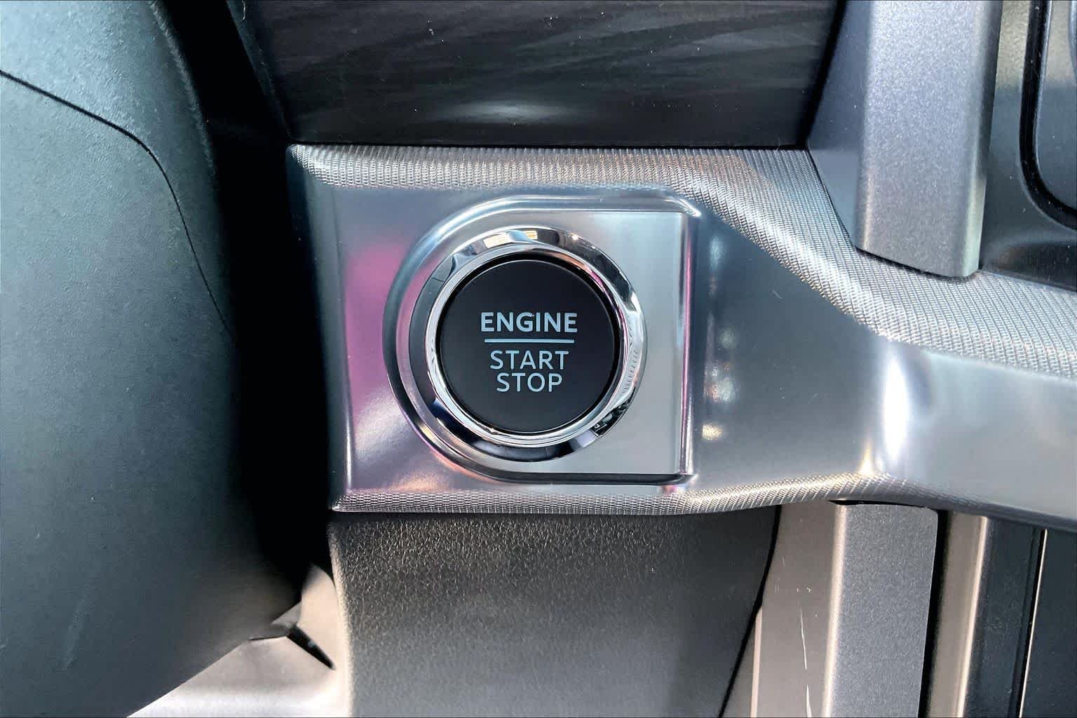 New 2026 Carbonized Gray Metallic Ford Lariat® image 17