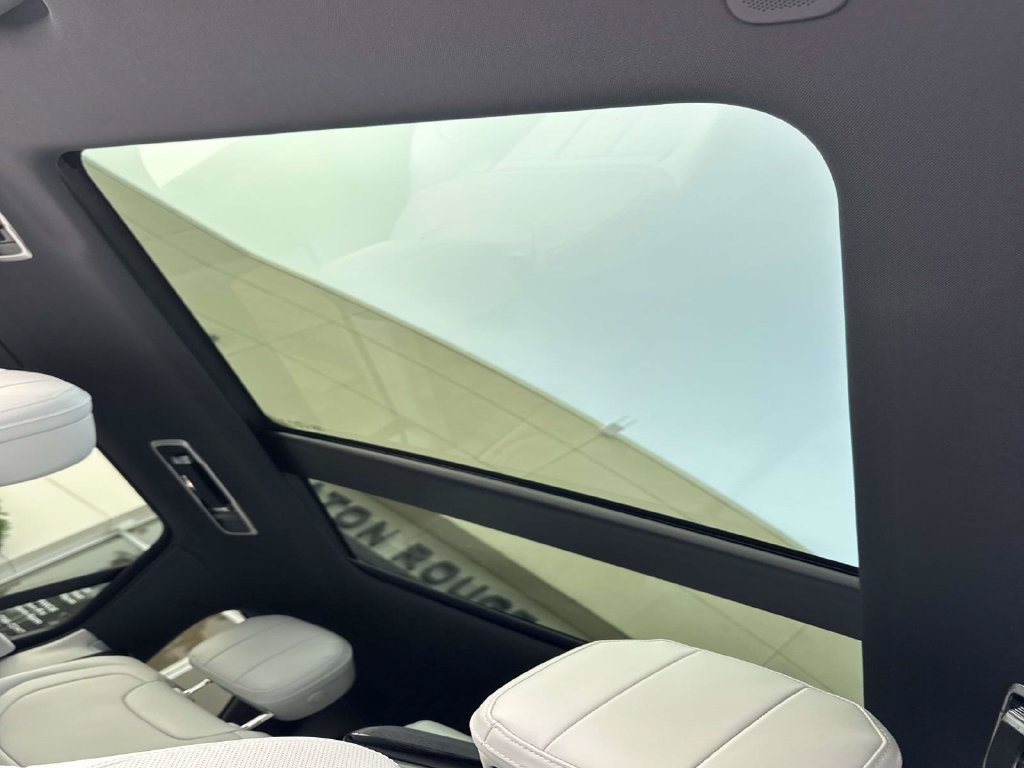 New 2027 Borasco Grey LAND ROVER SE P360 image 11