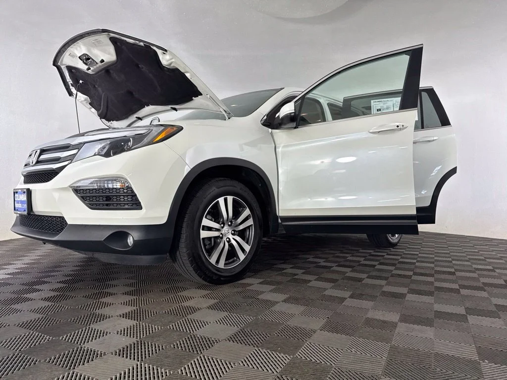 Used 2017 White Honda EX-L image 17