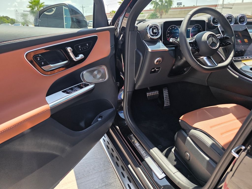 New 2027 Black Mercedes-Benz GLC 300 image 10