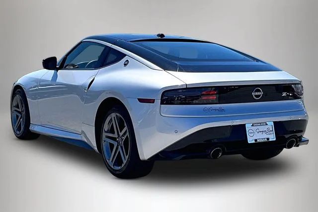 Used 2024 Silver Nissan Sport image 4
