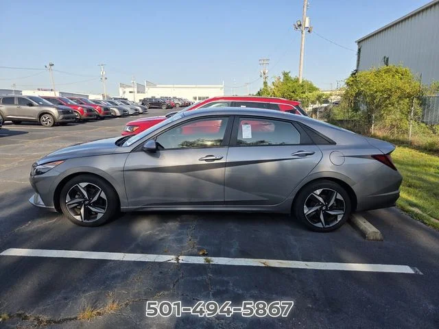 Used 2023 Silver Hyundai SEL image 4
