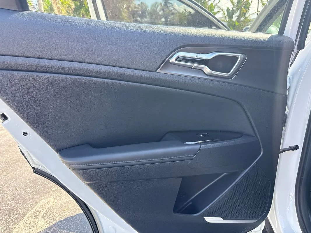 Used 2023  Kia EX image 14