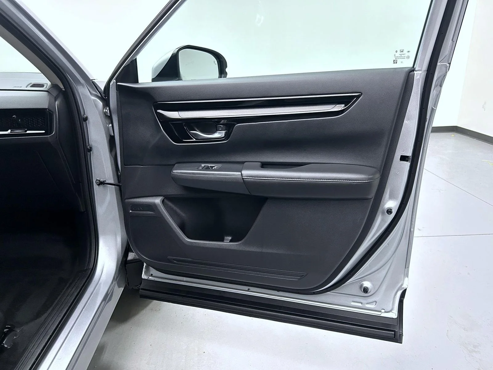 Used 2025 Silver Honda EX-L image 16