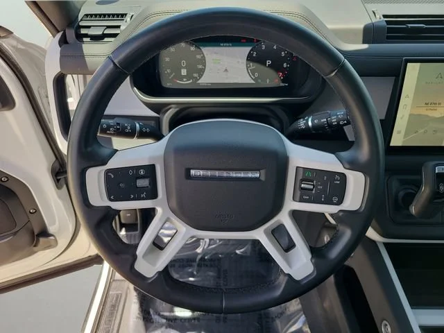 Used 2025 White Land Rover S image 21