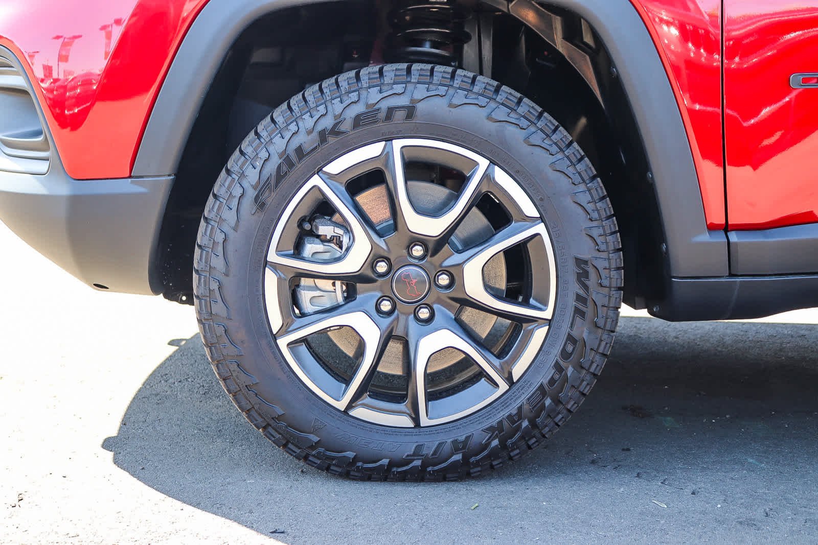 New 2026 Red Hot Pearl-Coat Exterior Paint Jeep Trailhawk image 10