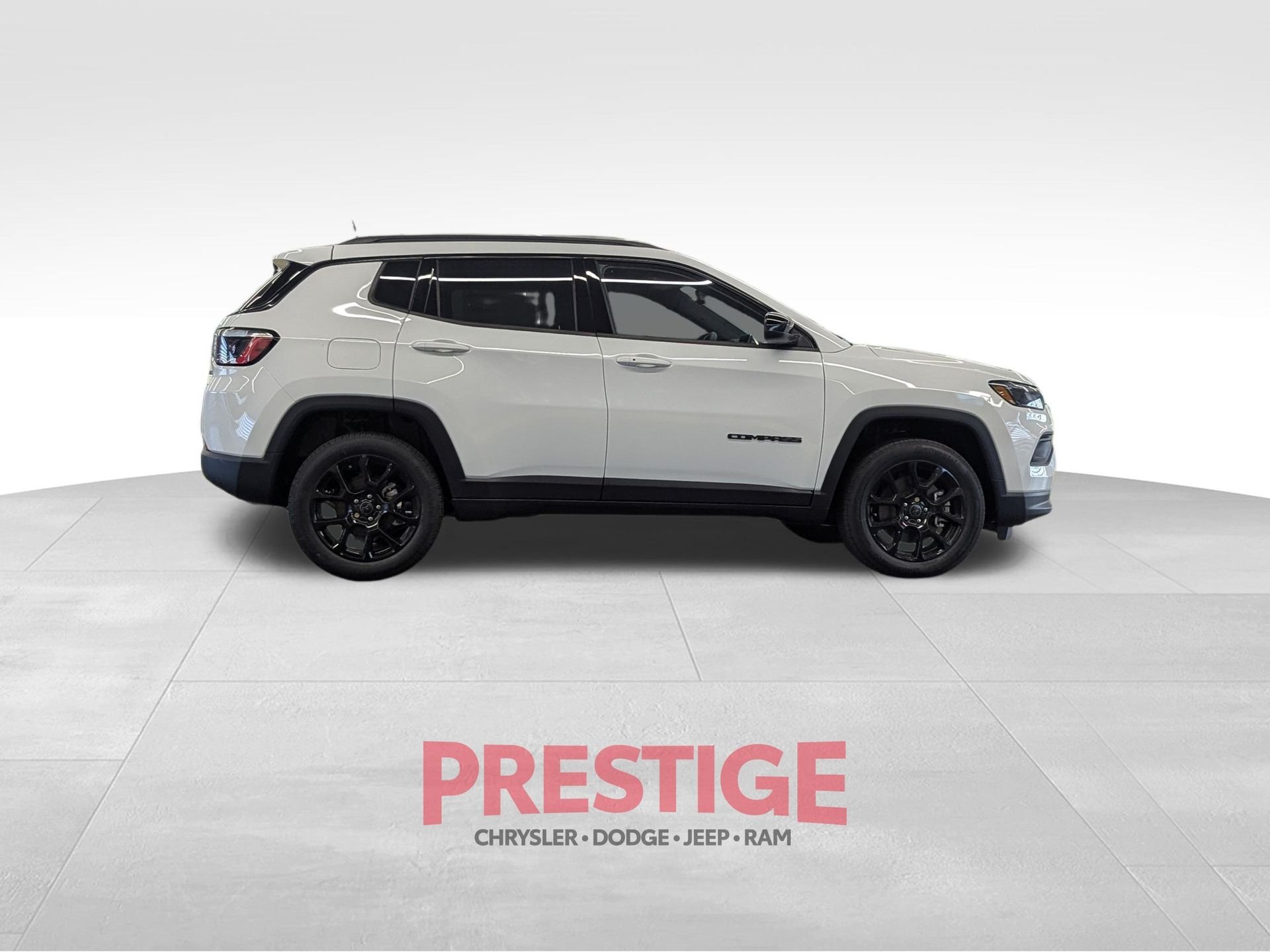 New 2026 Bright White Clearcoat Jeep Latitude image 4