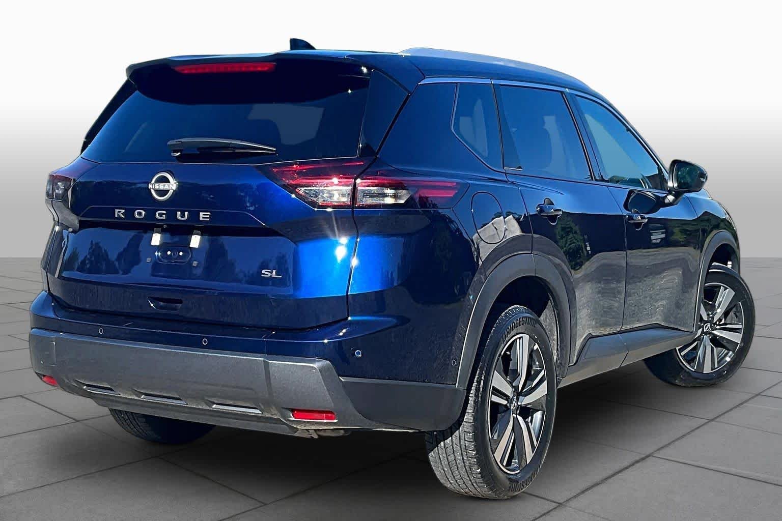 Used 2026 Deep Ocean Blue Pearl Nissan SL image 13