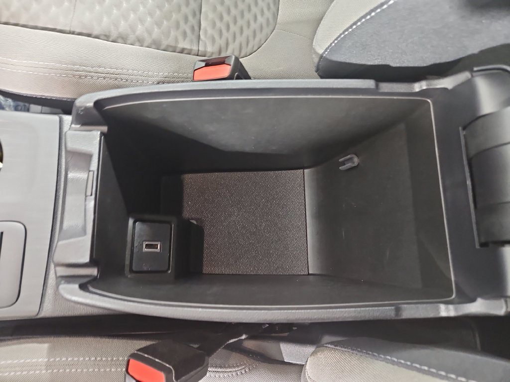 Used 2020 Blue Ford SE image 26