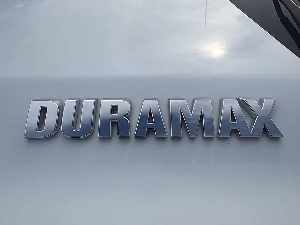 Used 2023 Summit White Chevrolet  image 15