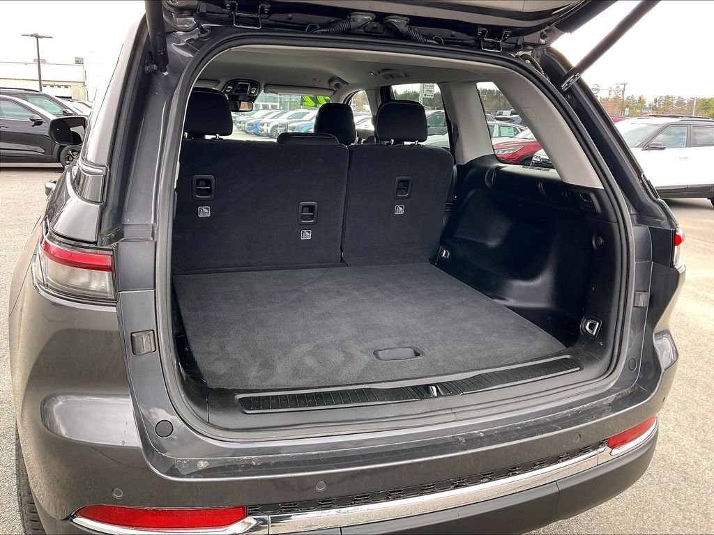 Used 2022 Baltic Gray Metallic Clearcoat Jeep Laredo image 34