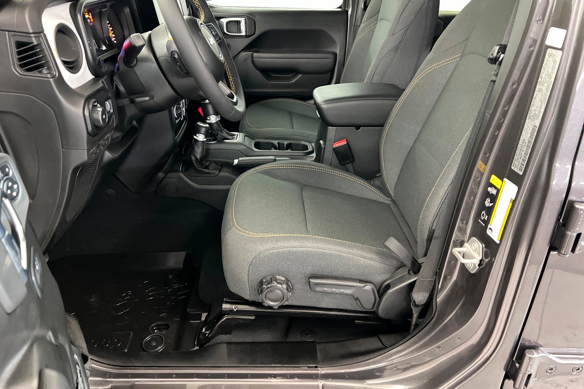 Used 2024 Granite Crystal Metallic Clearcoat Jeep Sport S image 18