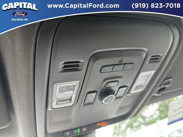 Used 2022 White GMC SLT image 32
