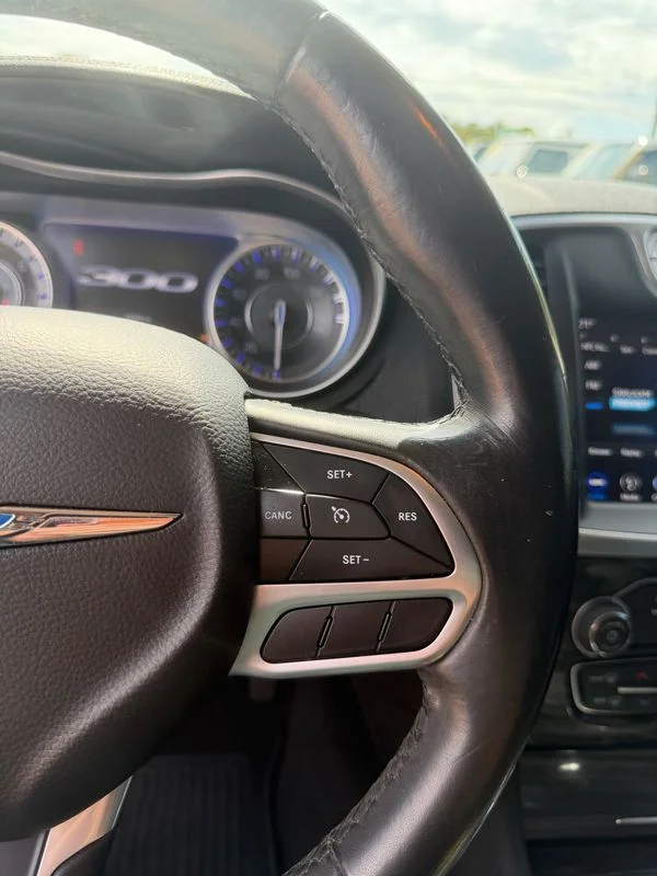 Used 2019  Chrysler Touring image 4