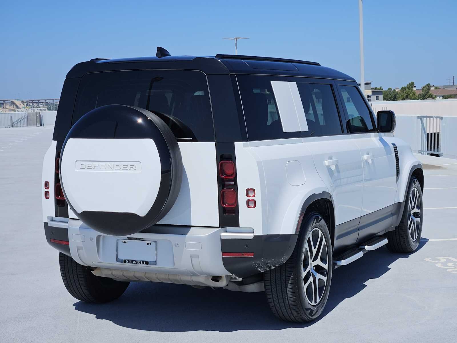 Certified Used 2025 Fuji White Land Rover S image 5