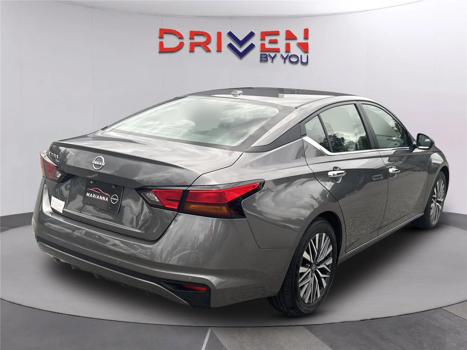 Used 2025 Gun Metallic Nissan SV image 4