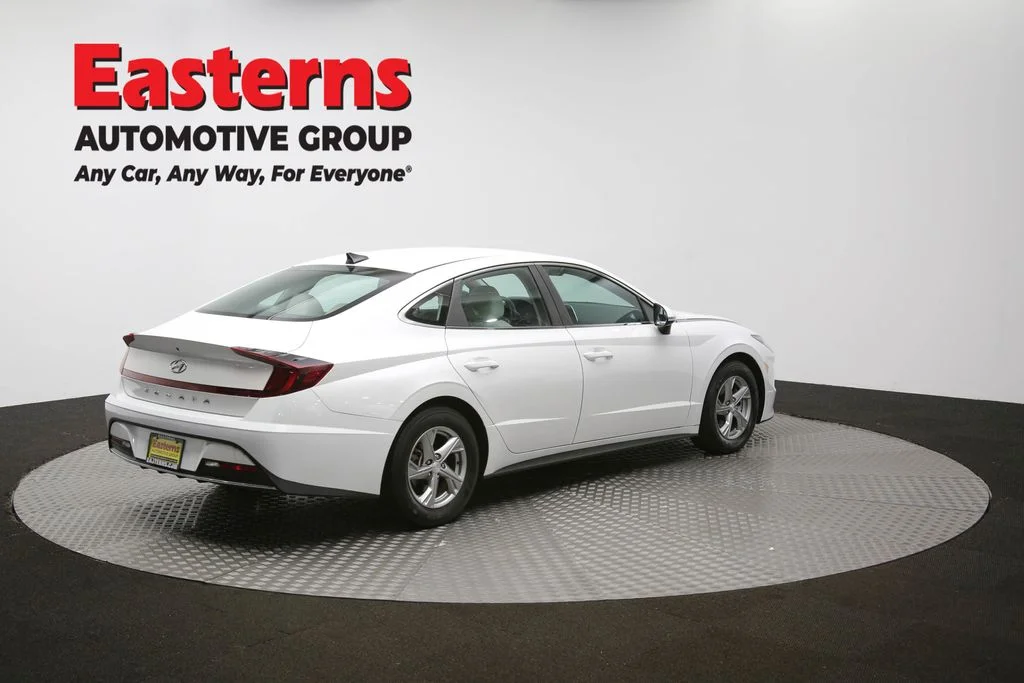 Used 2022 White Hyundai SE image 37