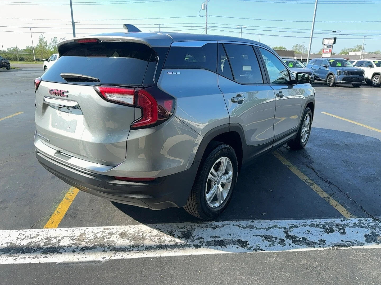 Used 2024 Sterling Metallic GMC SLE image 11