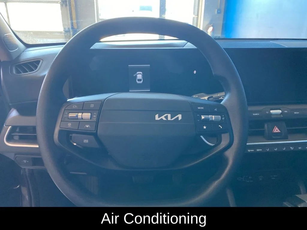 Used 2025 Gray Kia LXS image 4