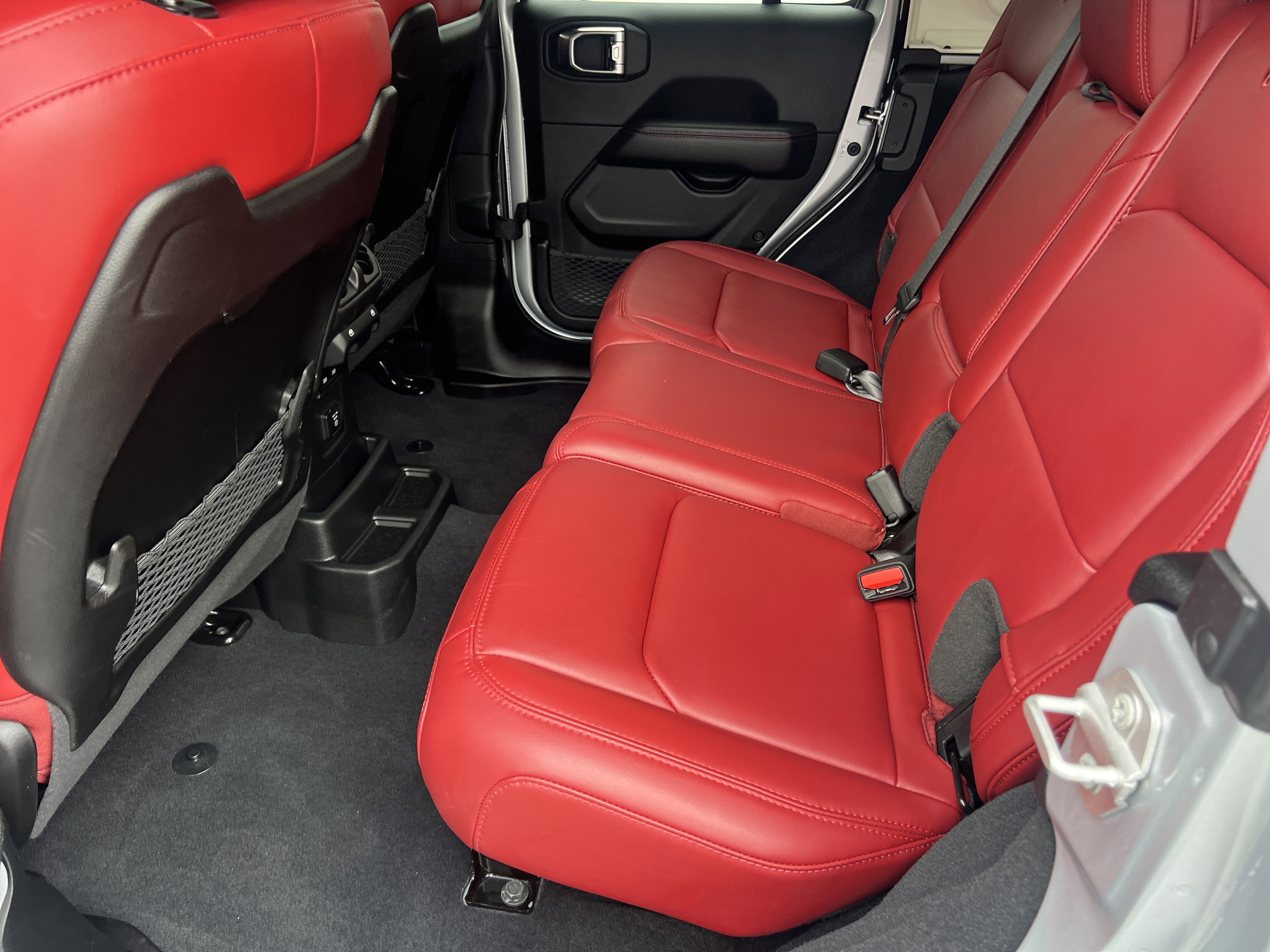 Used 2024 Silver Zynith Clearcoat Jeep Rubicon 392 image 29