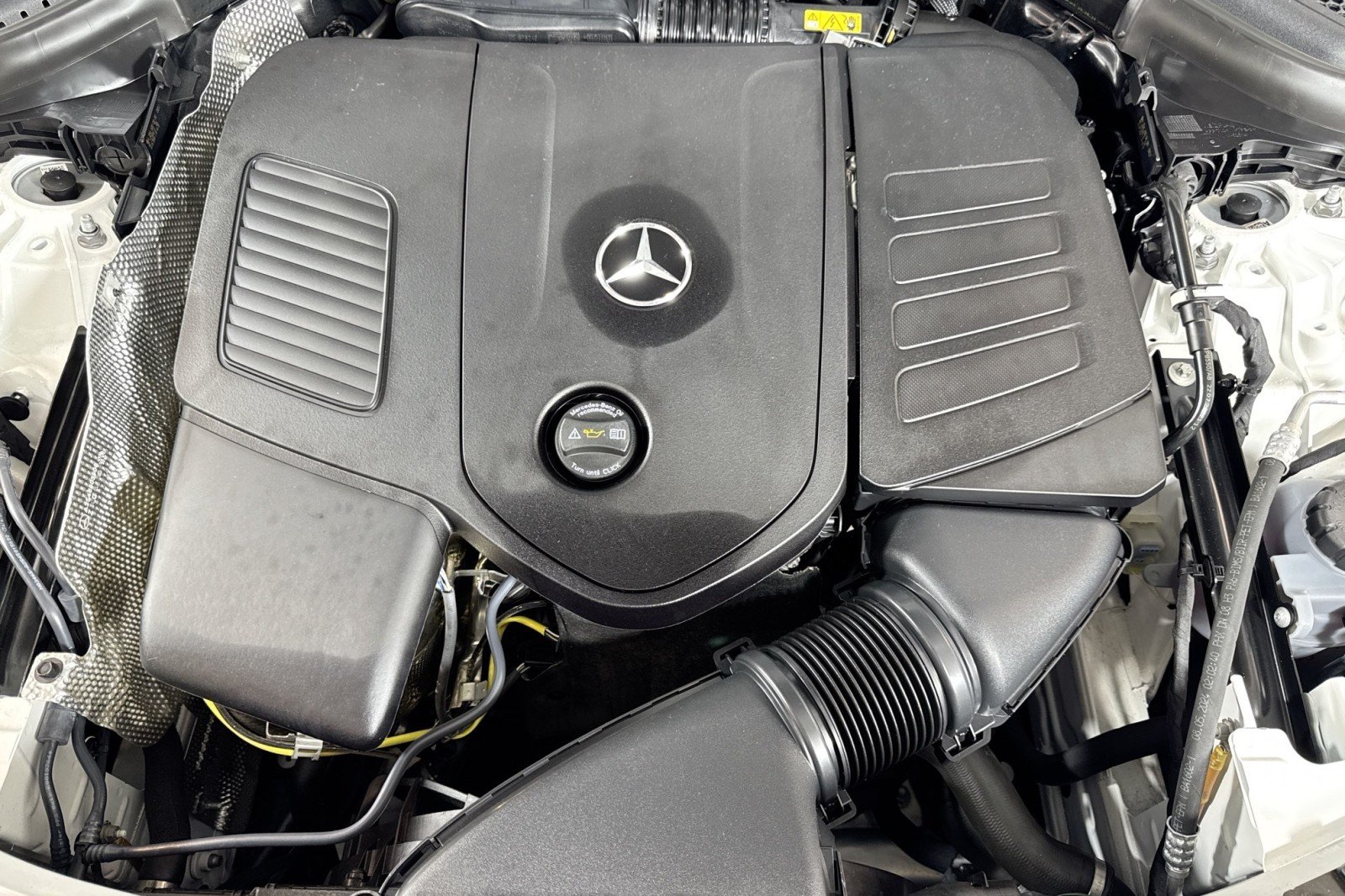 Used 2025 Polar White Mercedes-Benz GLC 300 SUV image 28