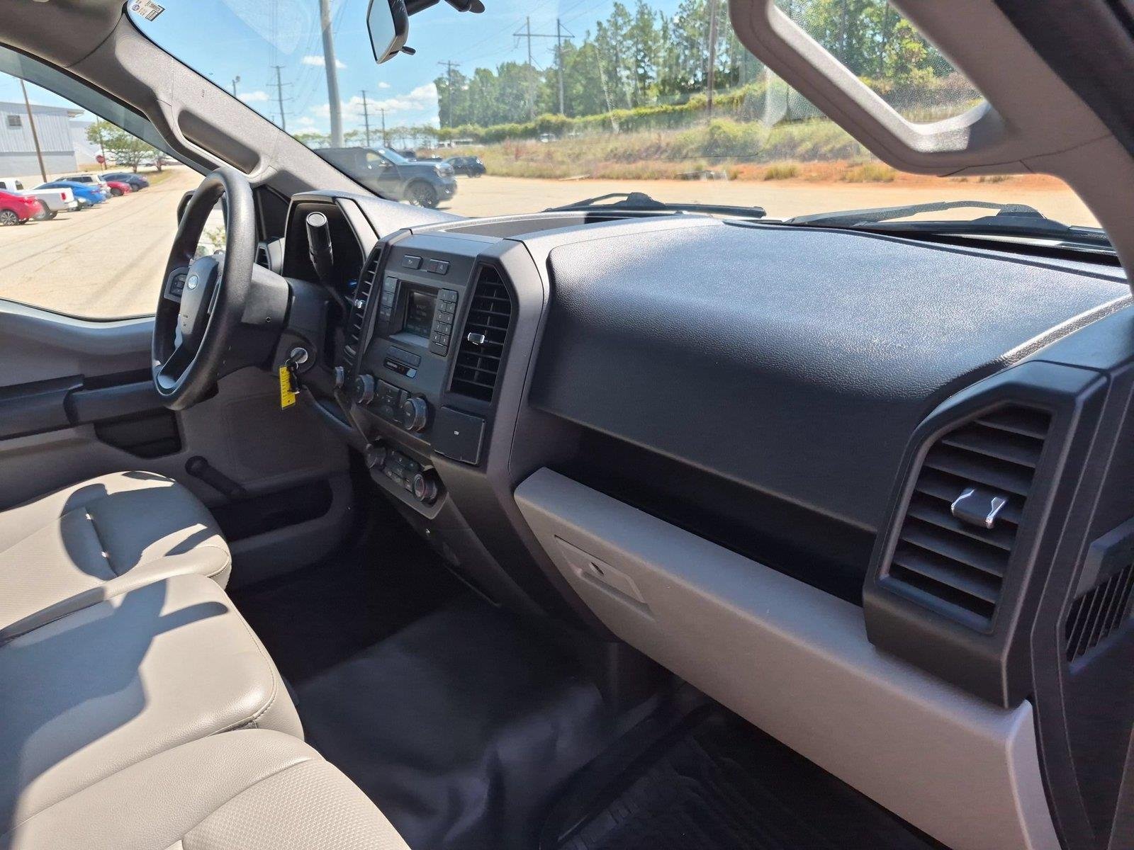 Used 2020  Ford XL image 31