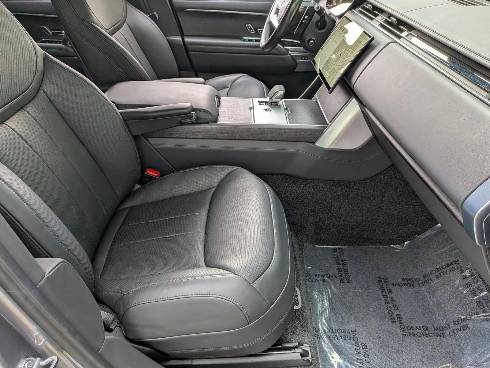 Used 2025 Eiger Grey Metallic Land Rover SE image 22