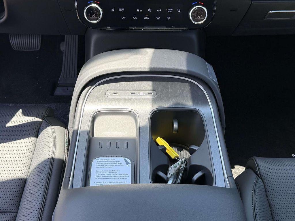 New 2026 Titan Green Hyundai SEL 8P image 21