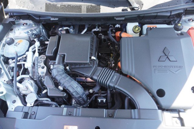 2025 Mitsubishi Outlander Plug-in Hybrid SEL - Photo 38