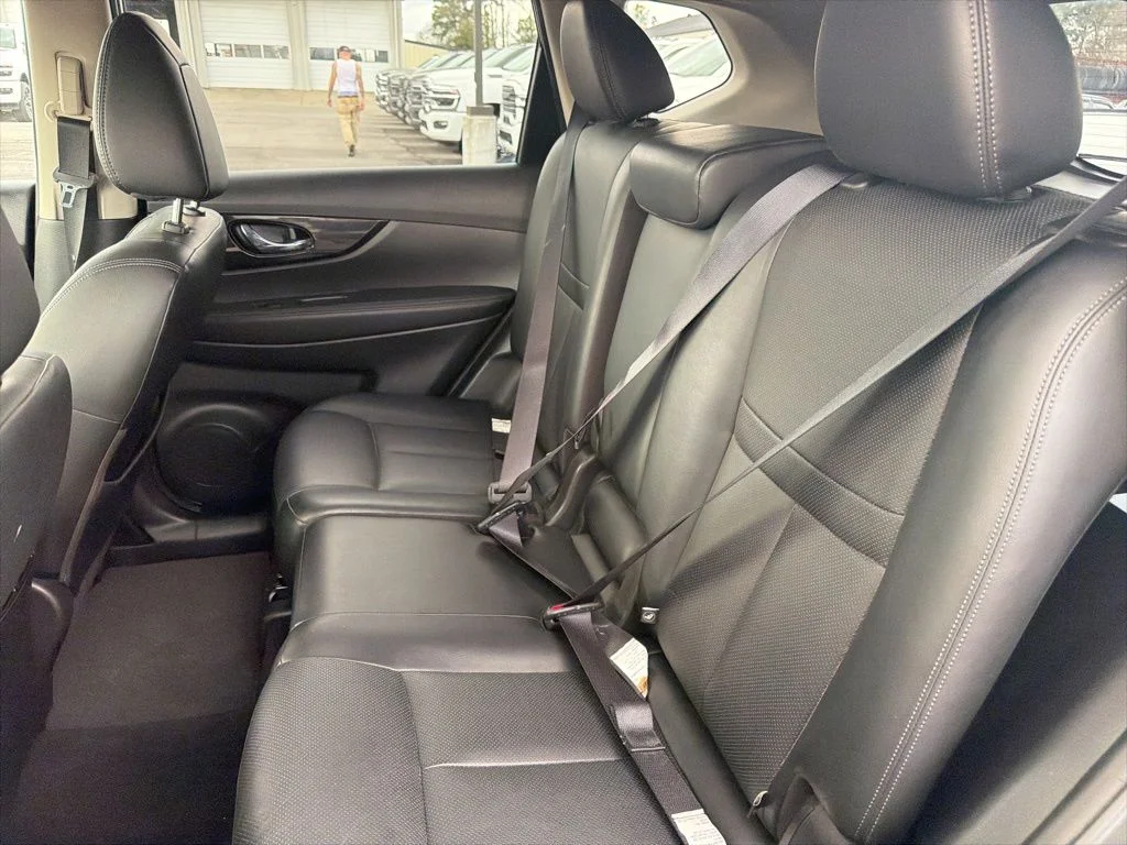 Used 2018 Gray Nissan SL image 17