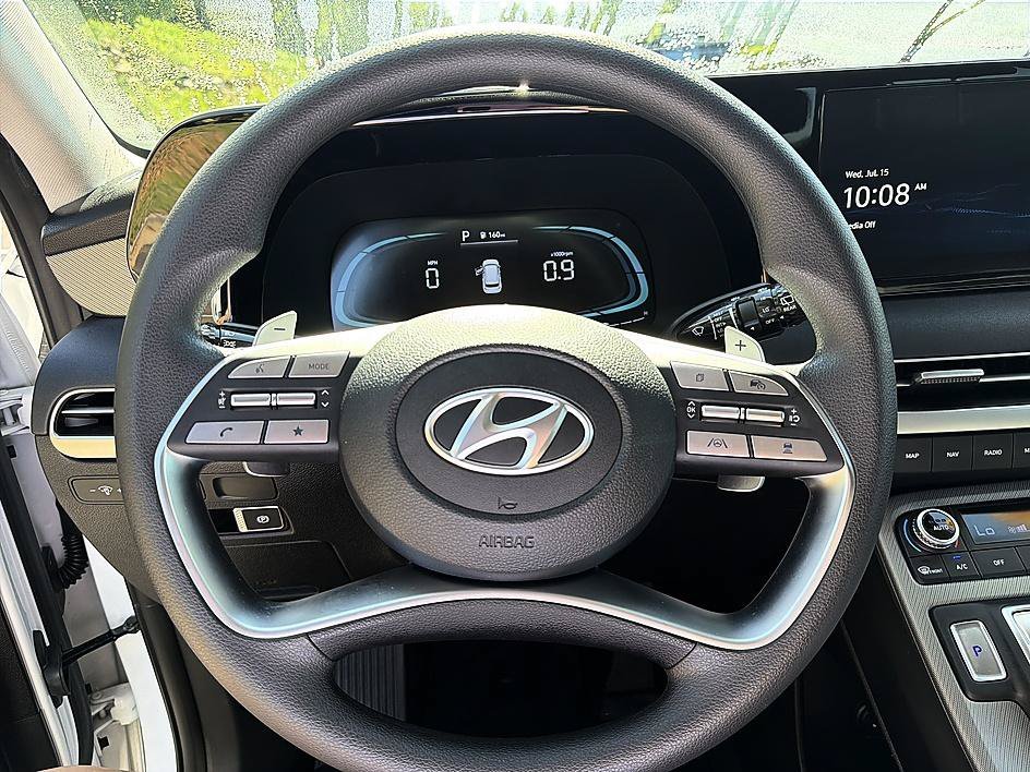 Used 2025 Hyper White Hyundai SE image 13