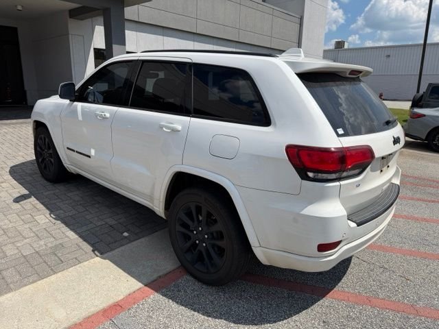 Used 2018 Bright White Clearcoat Jeep Altitude image 3