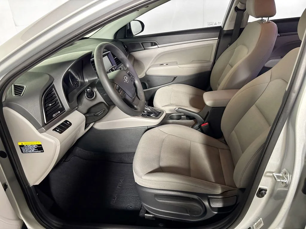 Used 2017 Silver Hyundai SE image 11