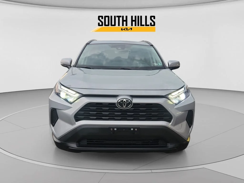 Used 2022 Silver Toyota XLE image 8