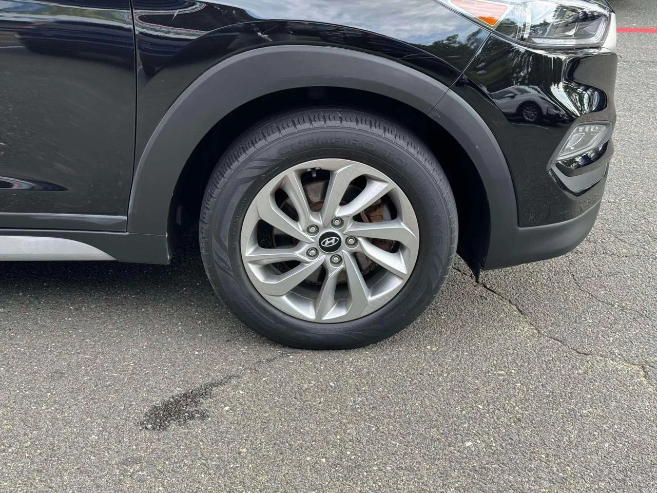 Used 2017 Black Noir Pearl Hyundai SE image 9