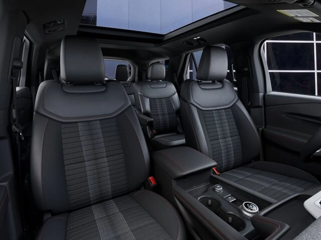 New 2027 Avalanche Gray Ford ST-Line image 12