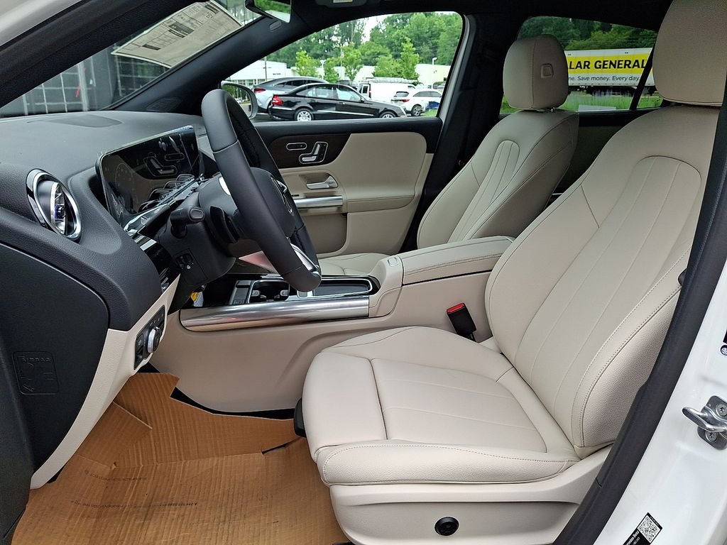 New 2026 Polar White Mercedes-Benz GLA 250 image 13