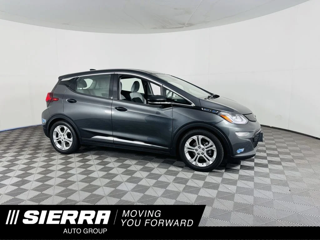 Used 2021 Gray Chevrolet LT image 1