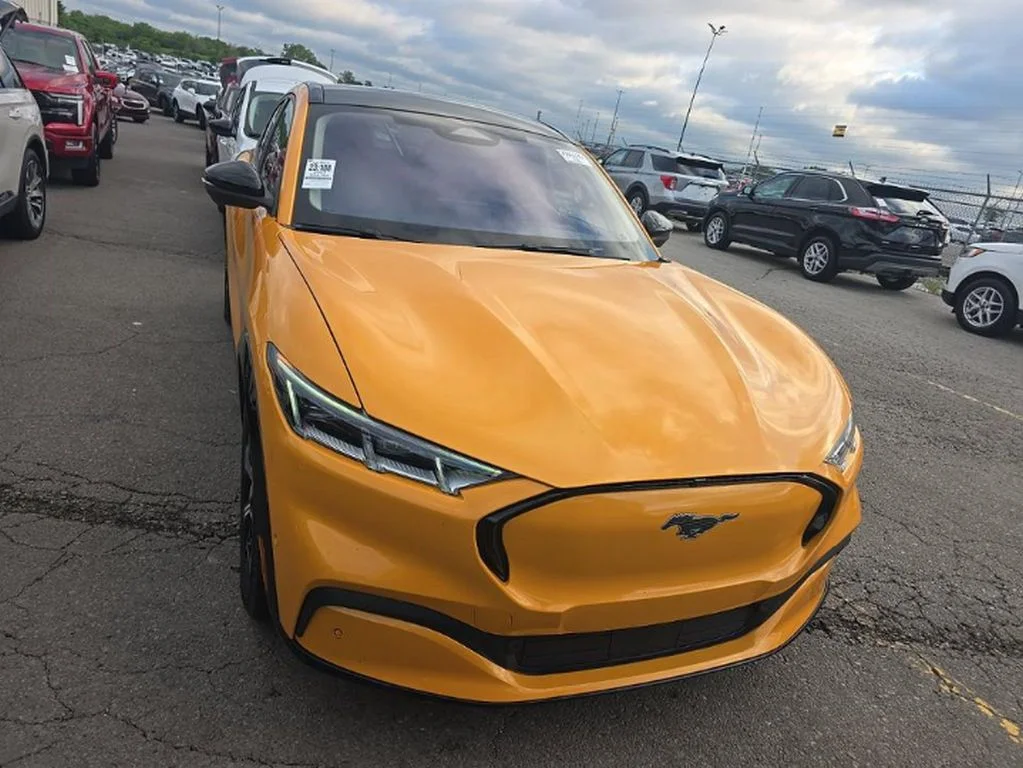 Used 2023 Orange Ford Premium image 3