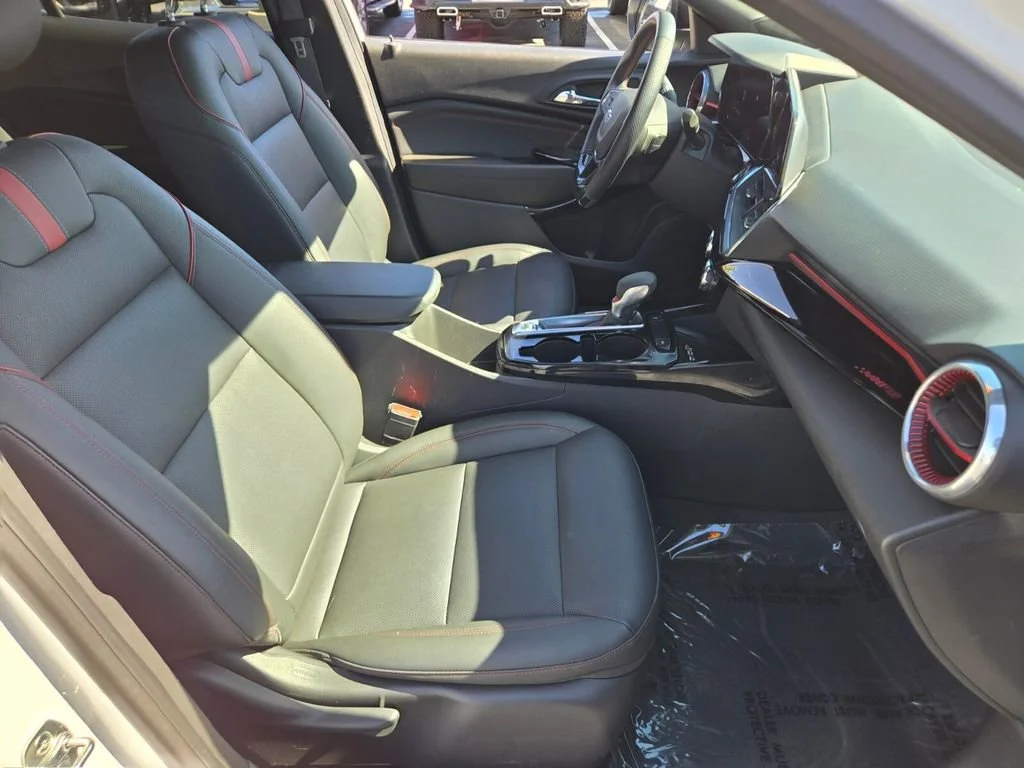 Used 2024 Summit White Chevrolet 2RS image 15