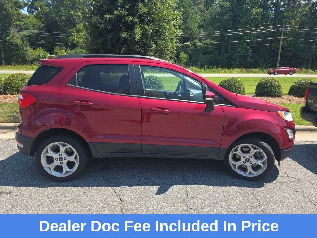Used 2021 Red Ford SE image 1