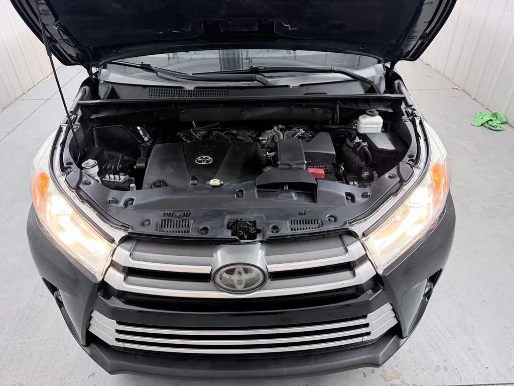 Used 2019 Black Toyota XLE image 43