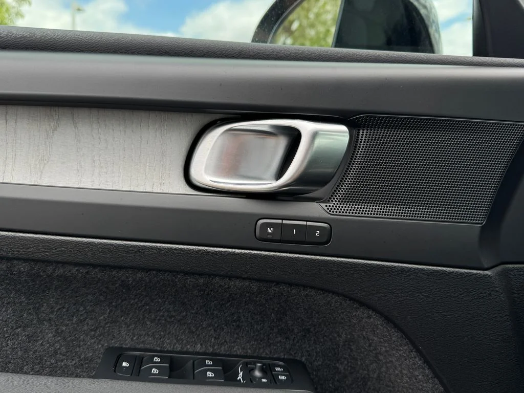 2025 Volvo EX40 Plus - Photo 27