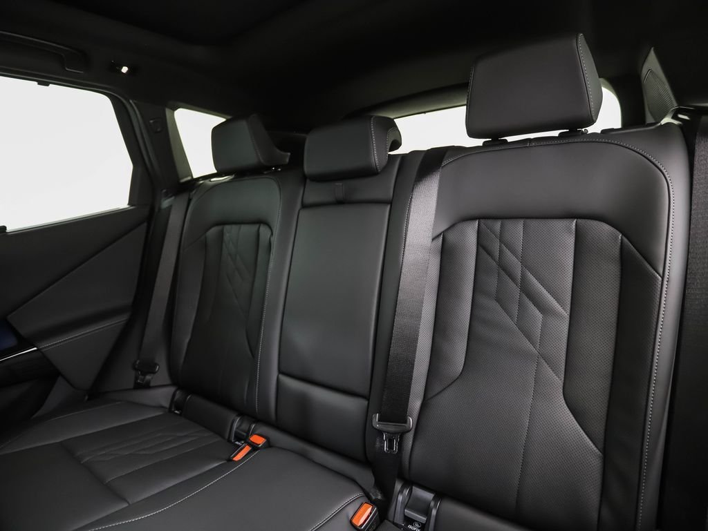 New 2026 Dark Graphite BMW M50 xDrive image 23