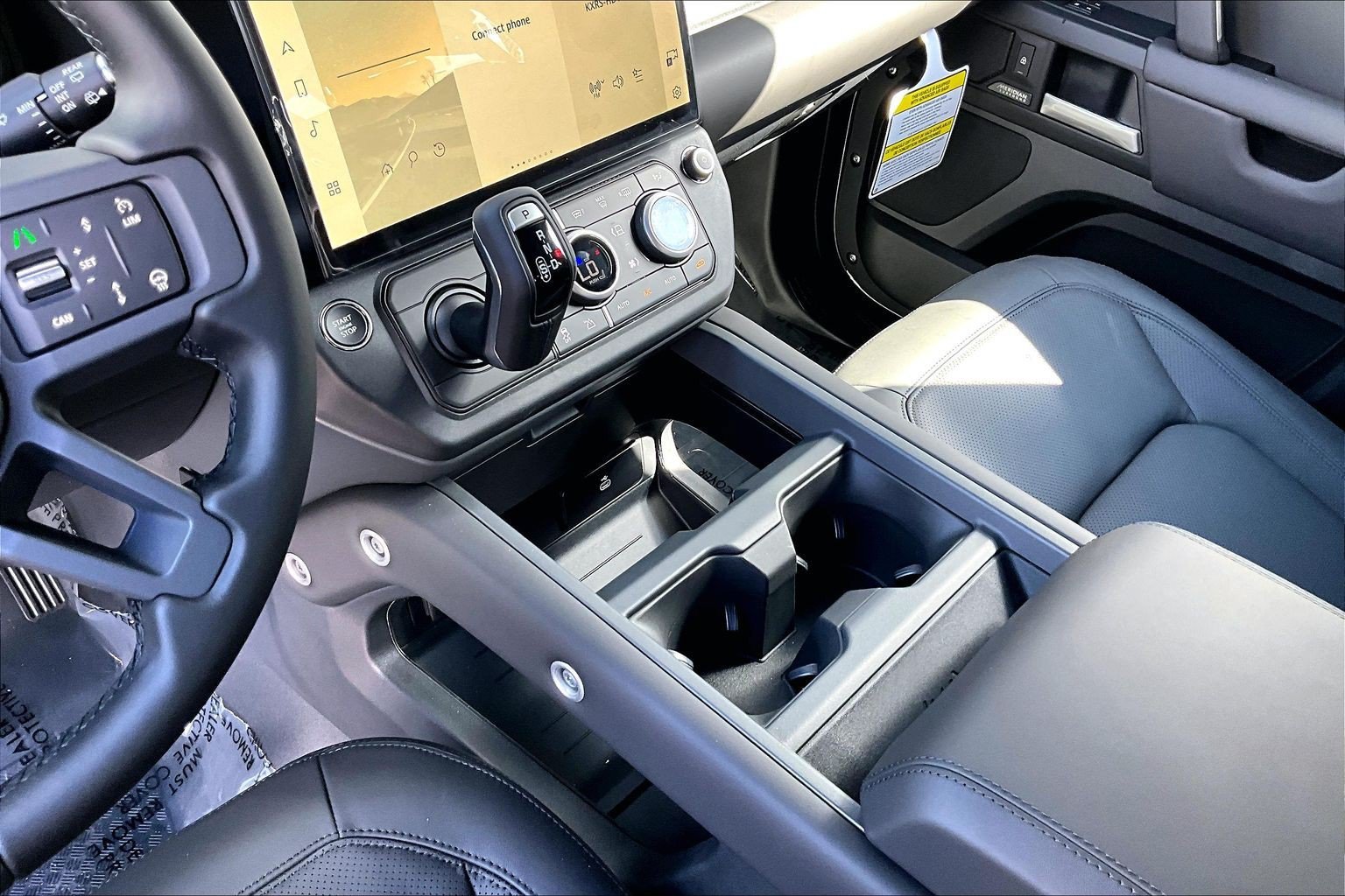 New 2026 Santorini Black Land Rover X-Dynamic SE image 8
