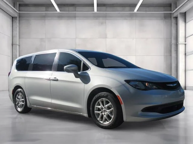 2022 Chrysler Voyager LX's photo